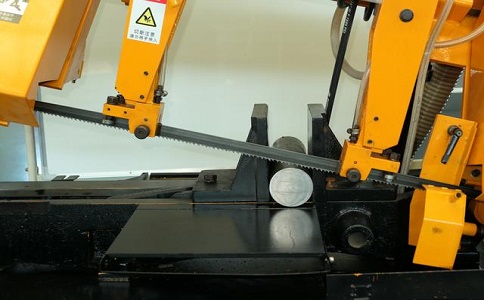 潜江经济开发区数控带锯床自动送料精度会出现偏差吗？