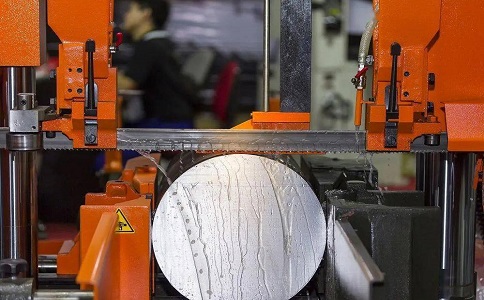 潜江经济开发区立式金属带锯床切削出现跑带故障解决方法！